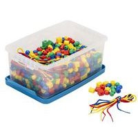 Lot de 650 perles de formes et couleurs assorties + 6 lacets - Image principale