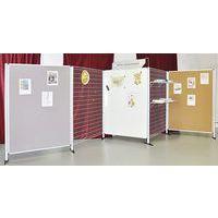 Panneau d'expsotion en liège Harmony avec pieds coloris gris RAL 9006 - Image principale