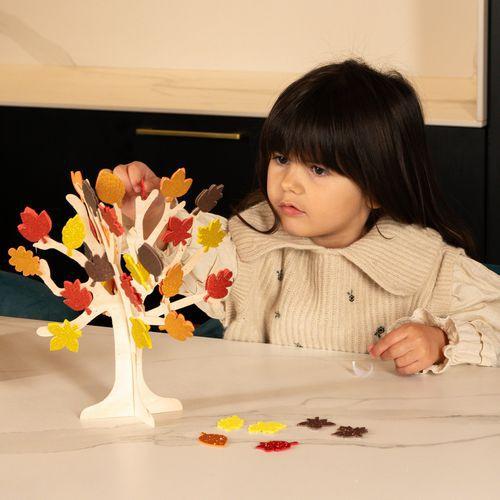 Illustration de : Pochette 200 formes d'automne en mousse pailletée adhésive