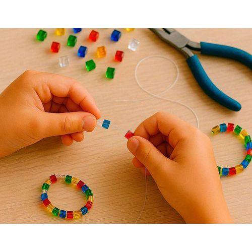 Illustration de : Boite de 300 g de perles de verre cube 4, 6 et 8 mm - Innspiro