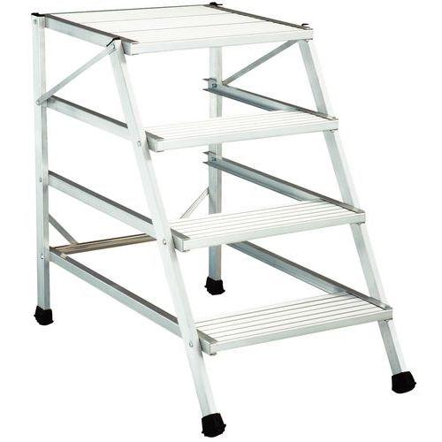 Illustration de : Marchepied fixe et mobile à plateforme large