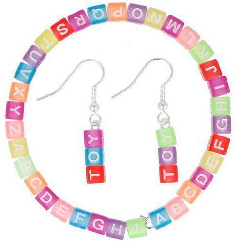 Illustration de : Bocal 1000 perles plastique cubes lettres transparentes - Innspiro