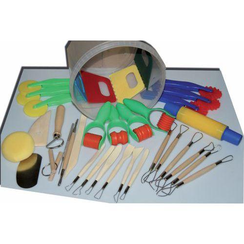 Illustration de : Seau de 35 accessoires de modelage