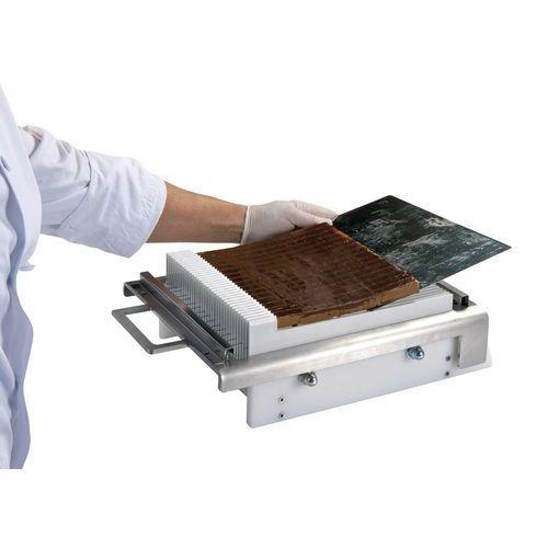 Illustration de : Mini guitare de pâtisserie avec bras de coupe Matfer