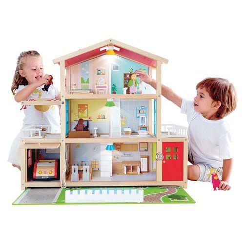 Illustration de : Maison de poupée en bois