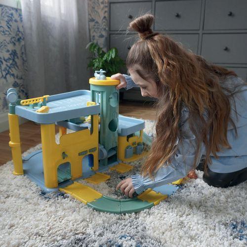 Illustration de : Grand garage d'activités - Viking Toys