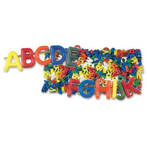 Illustration de : Lettres à lacer - Roylco