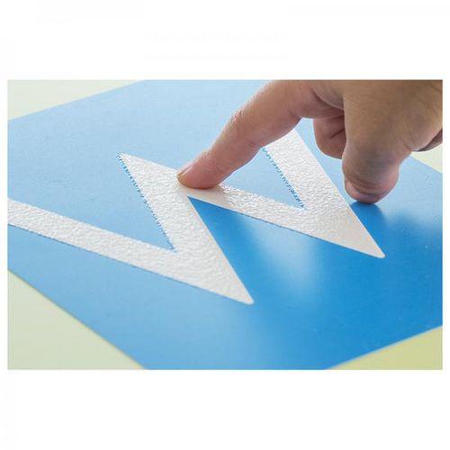 Illustration de : Lettres capitales rugueuses - Nathan