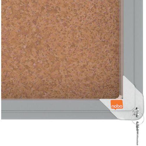 Illustration de : Vitrine d'intérieur Nobo à fond en liège 18 x A4