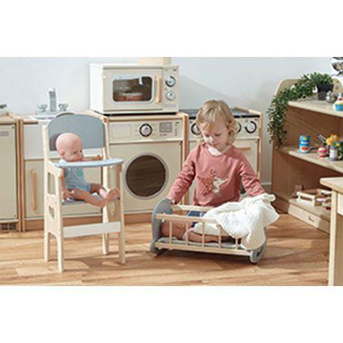 Illustration de : Berceau de poupée en bois avec accessoires - Hope Education