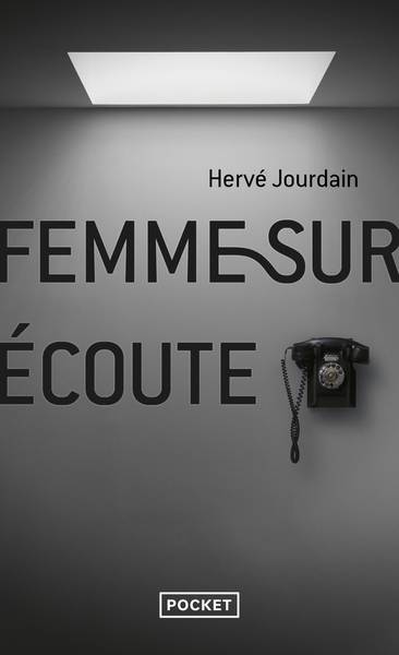 Femme sur écoute - Image principale