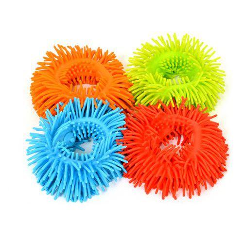 Illustration de : Lot 4 bracelets pompons extensibles