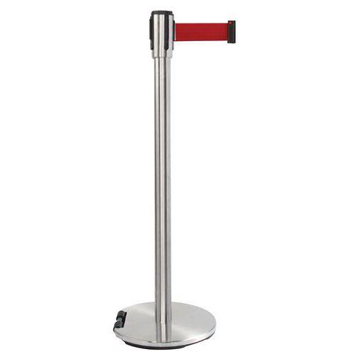 Illustration de : Poteau chromé à sangle 5 m - Socle à roulettes - Manutan Expert