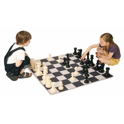 Illustration de : Tapis d’échec et de dames avec pions de dames et pions d’échecs