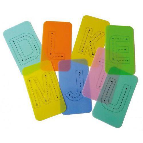 Illustration de : Lettres majuscules à tracer